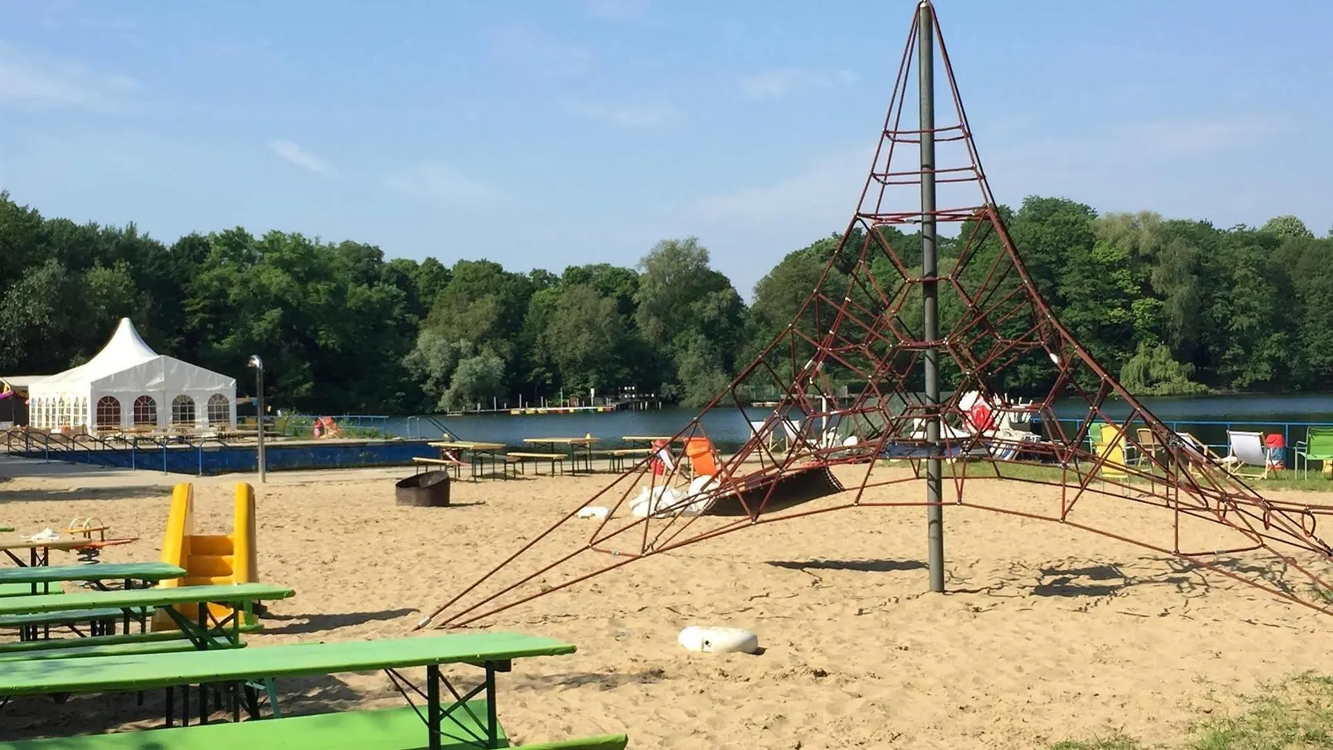 **** Hotel apartamentowy Living Hotel Weissensee Berlin Niemcy